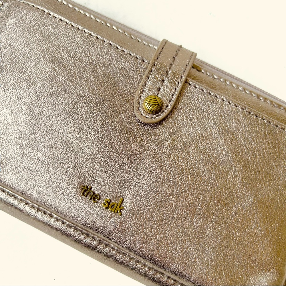 The Sak Leather Metallic Gold Wristlet Wallet Excellent Condition - Picture 9 of 13
